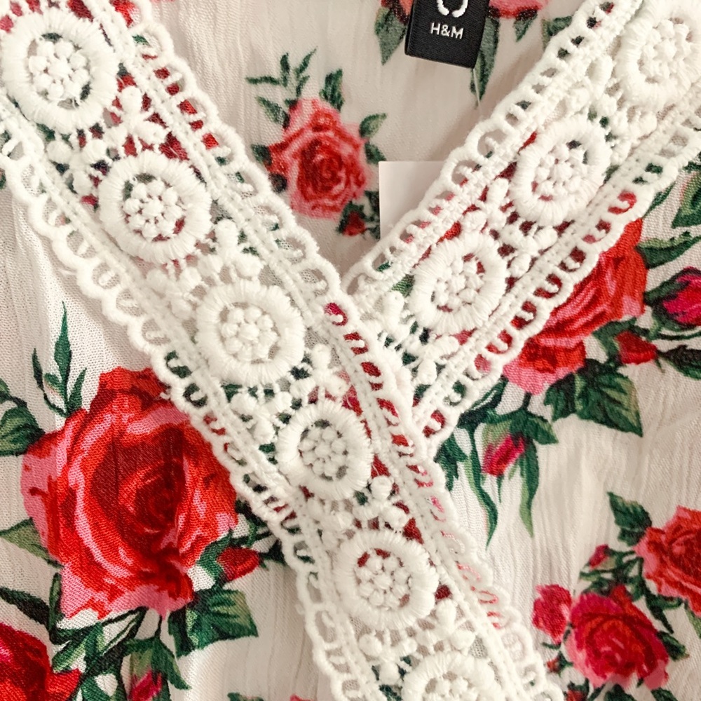 Floral top with crochet details - Picture 2 of 3